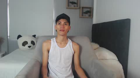 Snapshot of yulian_vasquez chatting on 8, 3, 2025 yulian_vasquez online show from 8, 3, 2025