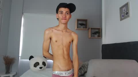 Snapshot of yulian_vasquez chatting on 8, 3, 2025 yulian_vasquez online show from 8, 3, 2025