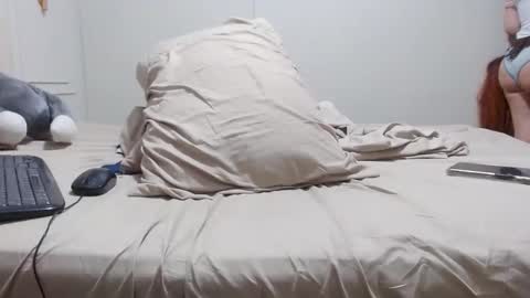 Snapshot of yuliana_25 chatting on 26, 4, 2026 yuliana_25 online show from 26, 4, 2026