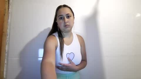 yulyorozco2020 online show from 13, 1, 2026