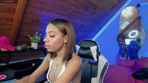 Snapshot of yumi_hanna chatting on 15, 12, 2025 yumi_hanna online show from 15, 12, 2025