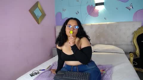 Snapshot of yumiviolet chatting on 2, 2, 2026 YumiViolet online show from 2, 2, 2026