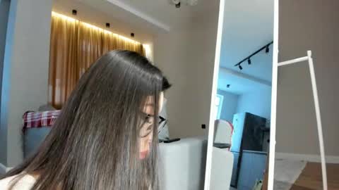 Yumi online show from 7, 12, 2024