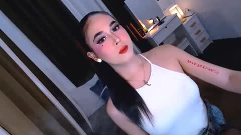 Snapshot of yvannasilva18 chatting on 12, 9, 2025 jai online show from 12, 9, 2025