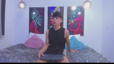 Snapshot of zack_torreshot chatting on 7, 6, 2026 Zack Torres online show from 7, 6, 2026