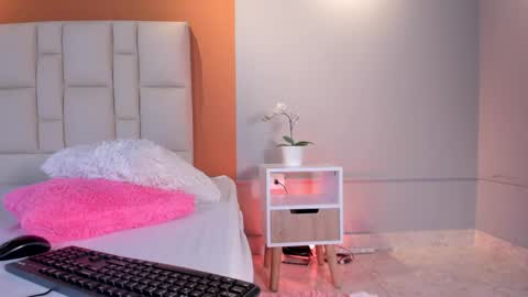 Snapshot of zafiro__brown chatting on 18, 5, 2026 Zafiro Brown online show from 18, 5, 2026