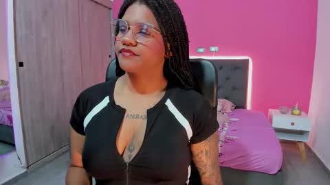 Snapshot of zahra_rose chatting on 23, 11, 2025 zahra_rose online show from 23, 11, 2025