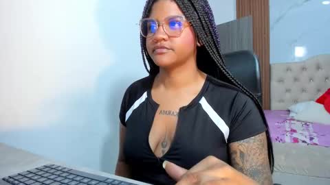 Snapshot of zahra_rose chatting on 19, 12, 2025 zahra_rose online show from 19, 12, 2025