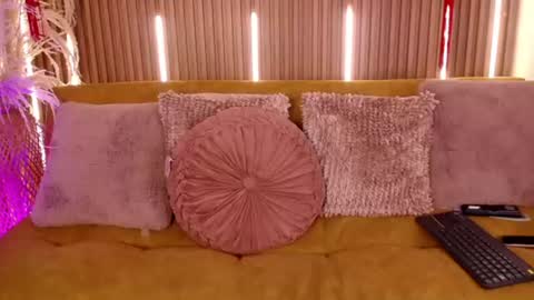 Zaira  online show from 18, 6, 2026