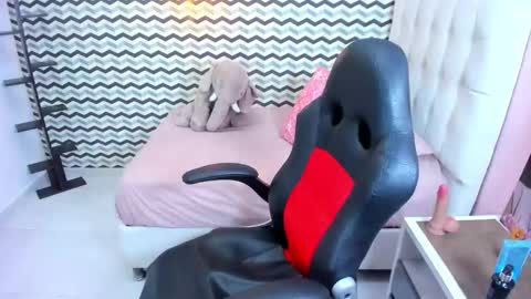 Snapshot of zallywester chatting on 24, 10, 2025 Zally online show from 24, 10, 2025