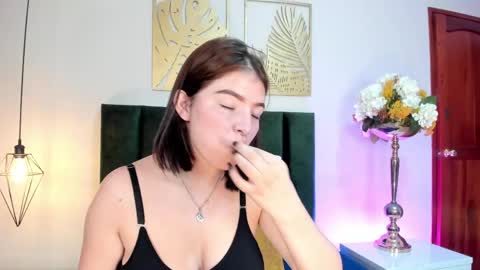 zamira_taylor online show from 15, 4, 2026