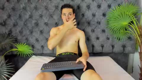 Snapshot of zane_evans chatting on 7, 3, 2026 zane online show from 7, 3, 2026