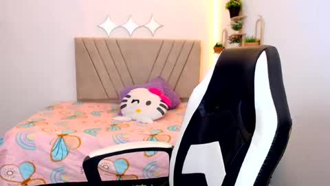 Snapshot of zara_cute18 chatting on 18, 6, 2026 Zara online show from 18, 6, 2026