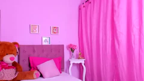 Snapshot of zara_cute18 chatting on 28, 7, 2026 Zara online show from 28, 7, 2026