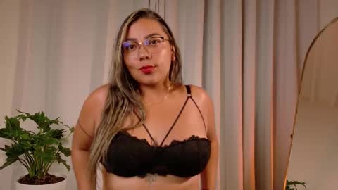 Zara Nova online show from 21, 12, 2025