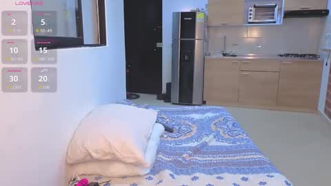 Snapshot of zarayclover__ chatting on 11, 9, 2025 ZARAY CLOVER online show from 11, 9, 2025