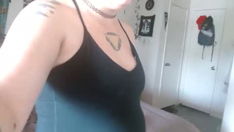 Snapshot of zawmbiemoonz chatting on 16, 4, 2026 zawmbiemoonz online show from 16, 4, 2026