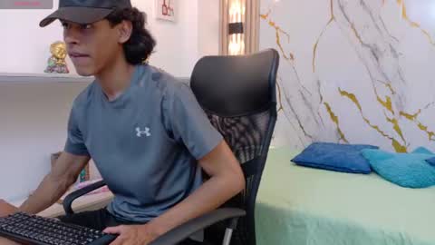 Snapshot of zayn_fox32 chatting on 22, 6, 2026 Zayn online show from 22, 6, 2026