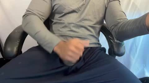 Snapshot of zaystaxz chatting on 19, 11, 2025 Z A Y online show from 19, 11, 2025