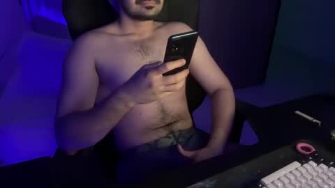 Snapshot of ze_boi chatting on 4, 6, 2026 Ze online show from 4, 6, 2026