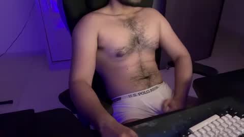 Snapshot of ze_boi chatting on 5, 7, 2026 Ze online show from 5, 7, 2026