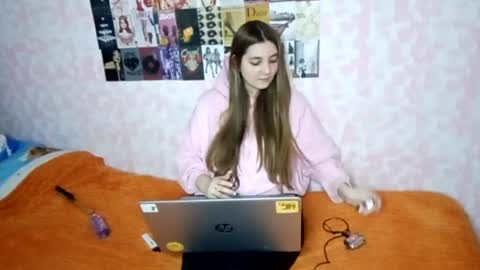 zeniabrossoit online show from 9, 4, 2026