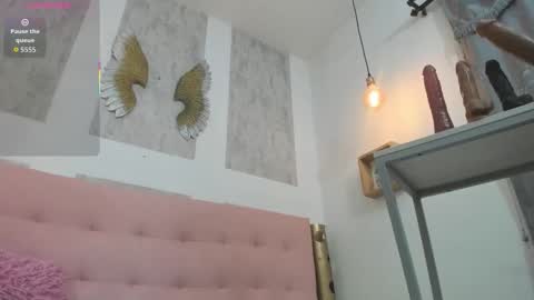 ZHAMIRA  ANDRES online show from 3, 10, 2025