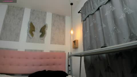 ZHAMIRA  ANDRES online show from 5, 4, 2026