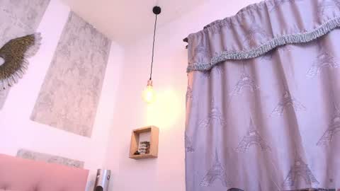 Snapshot of zhamira_21 chatting on 4, 7, 2026 ZHAMIRA ANDRES online show from 4, 7, 2026