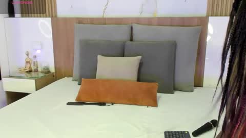 Snapshot of zhara_lenoire chatting on 12, 1, 2026 Zhara online show from 12, 1, 2026