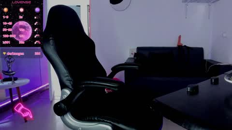 zhoestrong online show from 17, 1, 2025