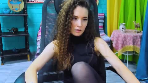 zianichols online show from 31, 1, 2025