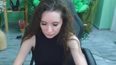 zianichols online show from 20, 2, 2025