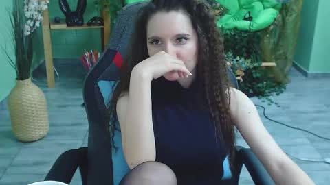 zianichols online show from 25, 2, 2025