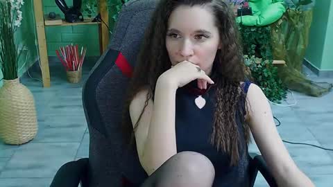 zianichols online show from 3, 3, 2025