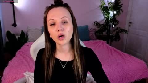 Snapshot of zlata__fox chatting on 25, 4, 2026 Zlata Mon Tue Thu Fri Sun Sa GMT 3 0000pm - 0600pm online show from 25, 4, 2026