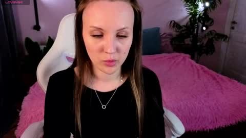Snapshot of zlata__fox chatting on 25, 4, 2026 Zlata Mon Tue Thu Fri Sun Sa GMT 3 0000pm - 0600pm online show from 25, 4, 2026