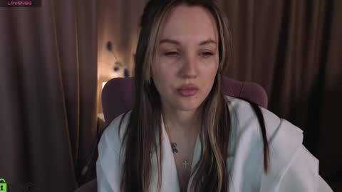 Snapshot of zlata__fox chatting on 19, 5, 2026 Zlata Mon Tue Thu Fri Sun Sa GMT 3 0000pm - 0600pm online show from 19, 5, 2026