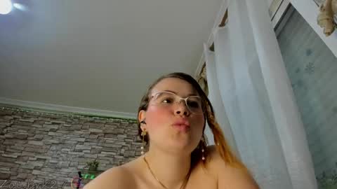 Snapshot of zoe_brk chatting on 5, 6, 2026 zoe brk online show from 5, 6, 2026