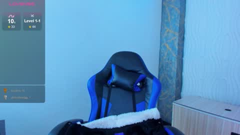Snapshot of zoe_connor19 chatting on 13, 5, 2026 Z O E online show from 13, 5, 2026