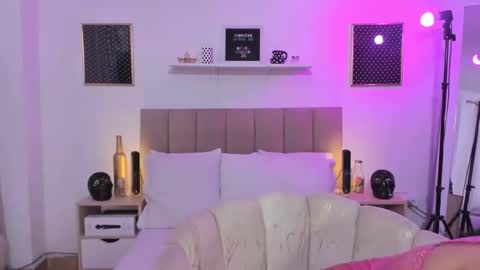 Zoe Gruber online show from 19, 10, 2025