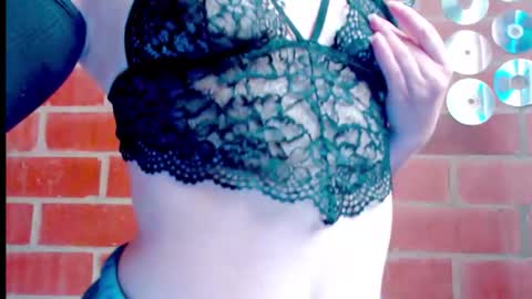 Snapshot of zoe_jones2 chatting on 9, 10, 2025 Zoe online show from 9, 10, 2025