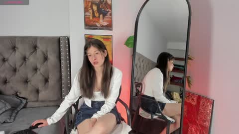 Snapshot of zoe_olsen__ chatting on 1, 2, 2025 Zoe Olsen online show from 1, 2, 2025