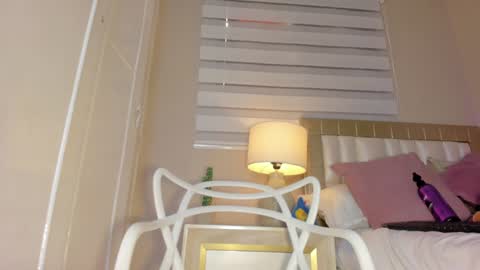 Hi guys i am Zoe  online show from 17, 1, 2025
