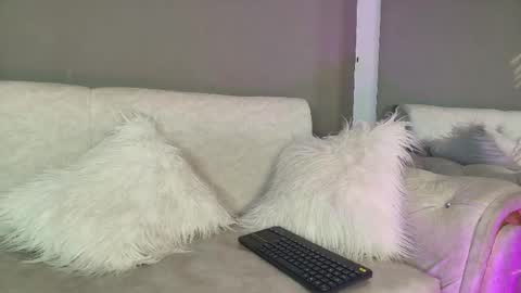 Snapshot of zoee_8 chatting on 29, 4, 2026 ZOE online show from 29, 4, 2026