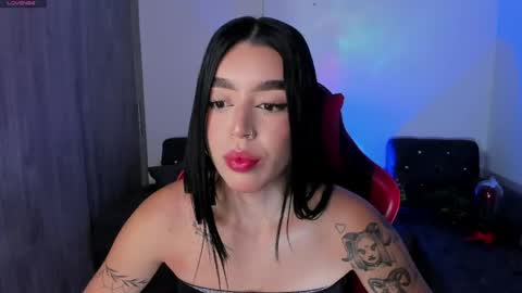 Snapshot of zoee_jackson chatting on 5, 5, 2026 zoee jackson online show from 5, 5, 2026