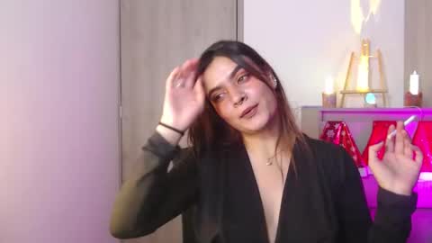 Snapshot of zoee_t chatting on 27, 11, 2025 Zoee online show from 27, 11, 2025