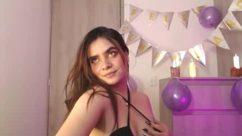 Snapshot of zoee_t chatting on 29, 11, 2025 Zoee online show from 29, 11, 2025