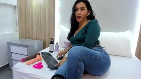 Snapshot of zoee_zi chatting on 24, 9, 2025 zoee_zi online show from 24, 9, 2025