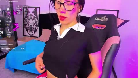 Laura  online show from 3, 12, 2025